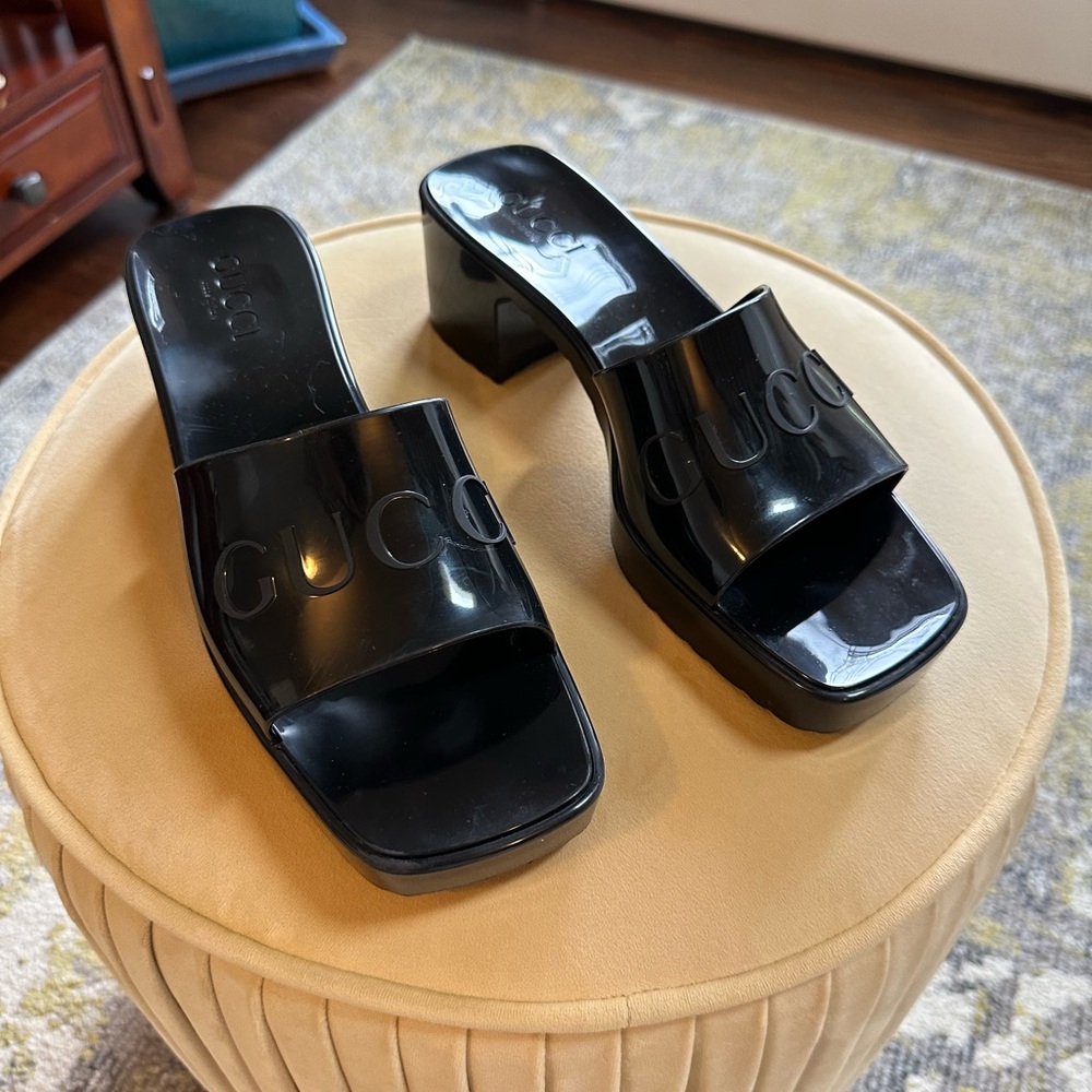 Gucci rubber logo platform slide sandal